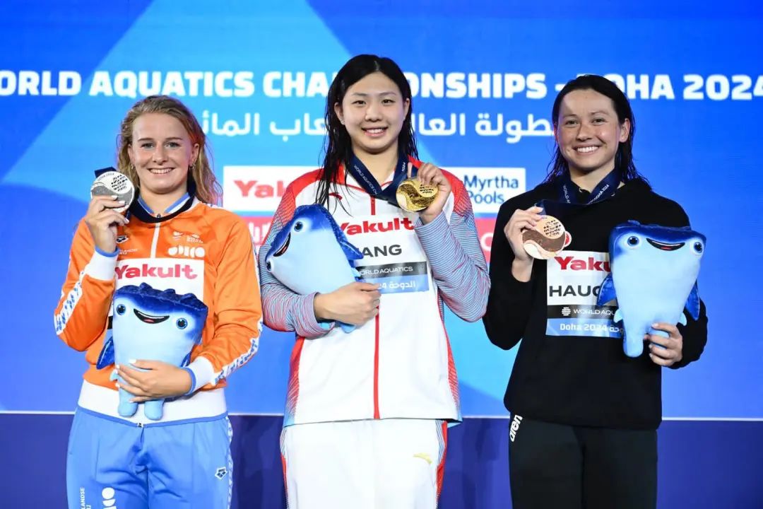女子4×100米游泳决赛_4ⅹ2oo米游泳比赛视频_游泳100米女子冠军