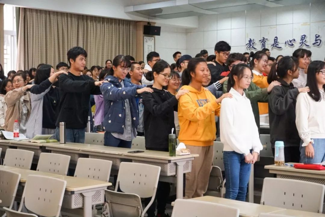 获得篮球赛冠军简讯_篮球冠军报道_篮球赛冠军喜报