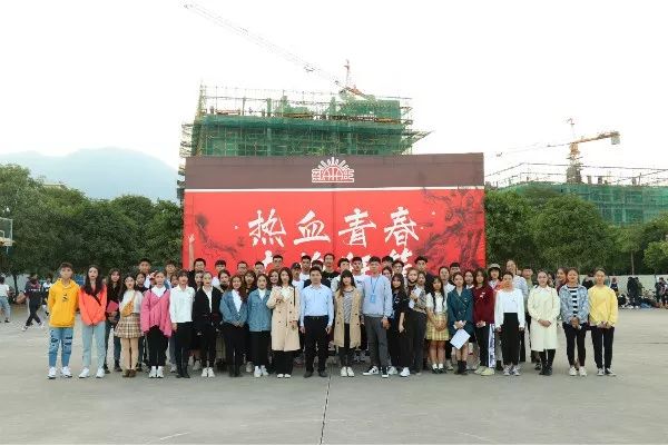 篮球冠军报道_获得篮球赛冠军简讯_篮球赛冠军喜报
