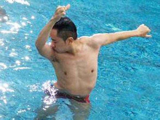 肌肉健身男照片_肌肉健身明星图男生_男明星健身肌肉图