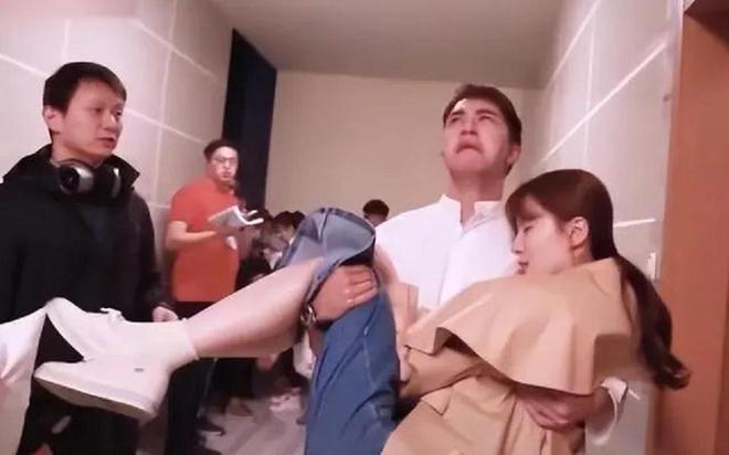 肌肉健身男照片_健身肌肉男组图_男明星健身肌肉图