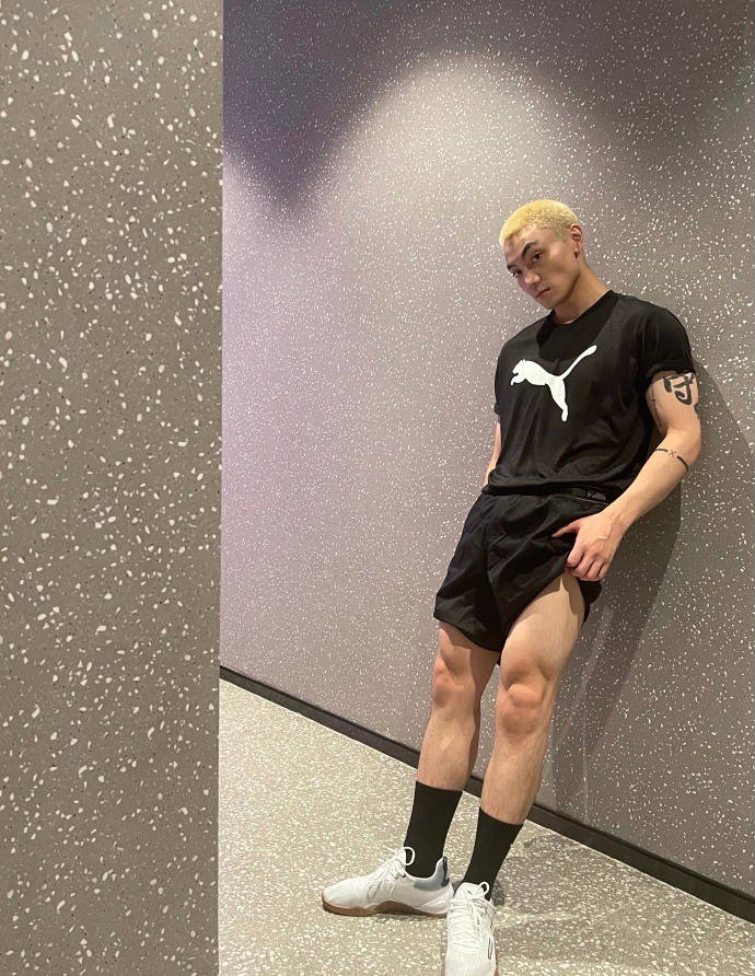 肌肉男健身图片大全集_肌肉健身男头像图片_男明星健身肌肉图