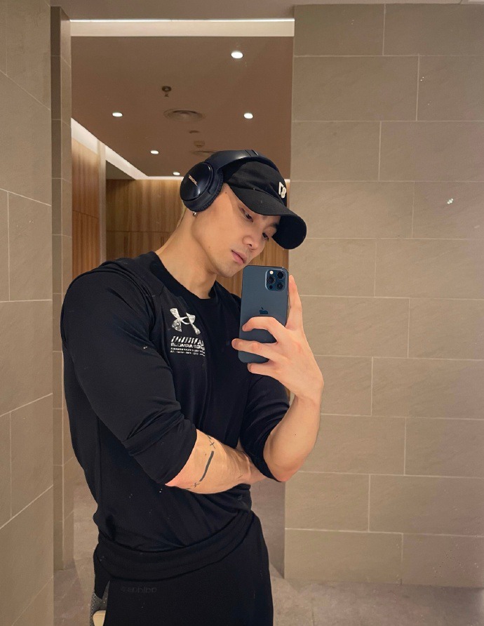男明星健身肌肉图_肌肉健身男头像图片_肌肉男健身图片大全集