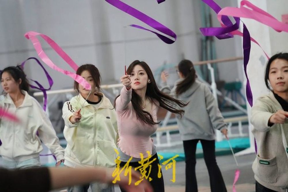女生健身房无氧做什么_有氧运动女生健身房_女生在健身房无氧运动