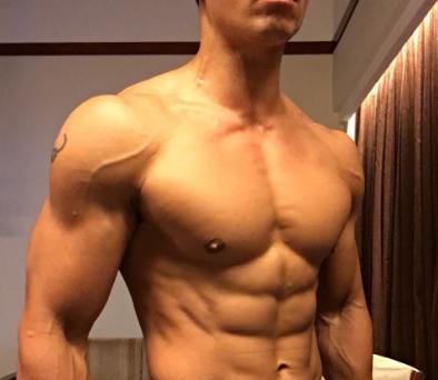 健身肌肉男组图_男明星健身肌肉图_肌肉健身明星图男生