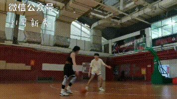 篮球规则中的走步是什么意思_以前篮球规则的走步叫什么_篮球走步是什么犯规