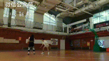 篮球走步是什么犯规_篮球规则中的走步是什么意思_以前篮球规则的走步叫什么
