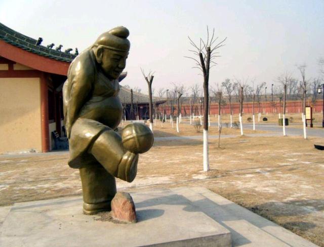 蹴鞠和现代足球的规则一样吗_现代蹴鞠玩法_蹴踘和现代足球