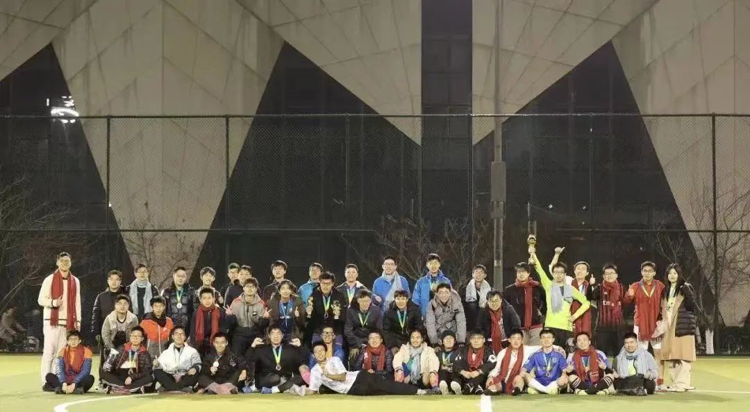 足球守门视频教学_足球规则比赛守门5v5怎么玩_足球5v5比赛守门规则