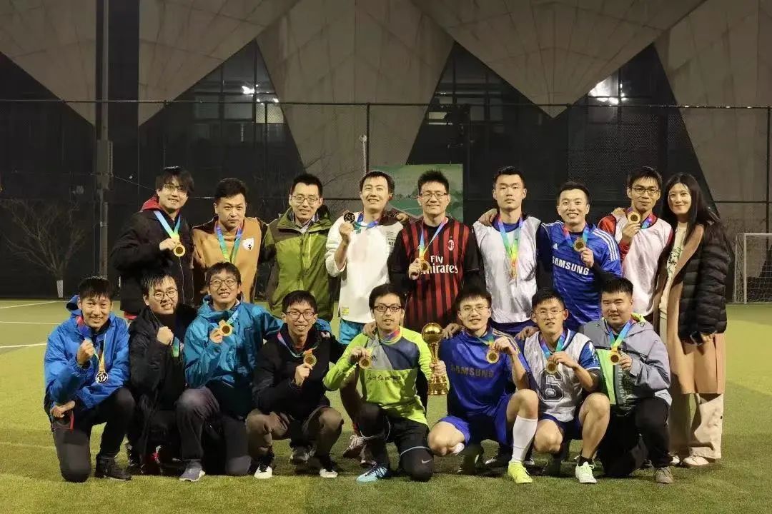 足球5v5比赛守门规则_足球守门视频教学_足球规则比赛守门5v5怎么玩