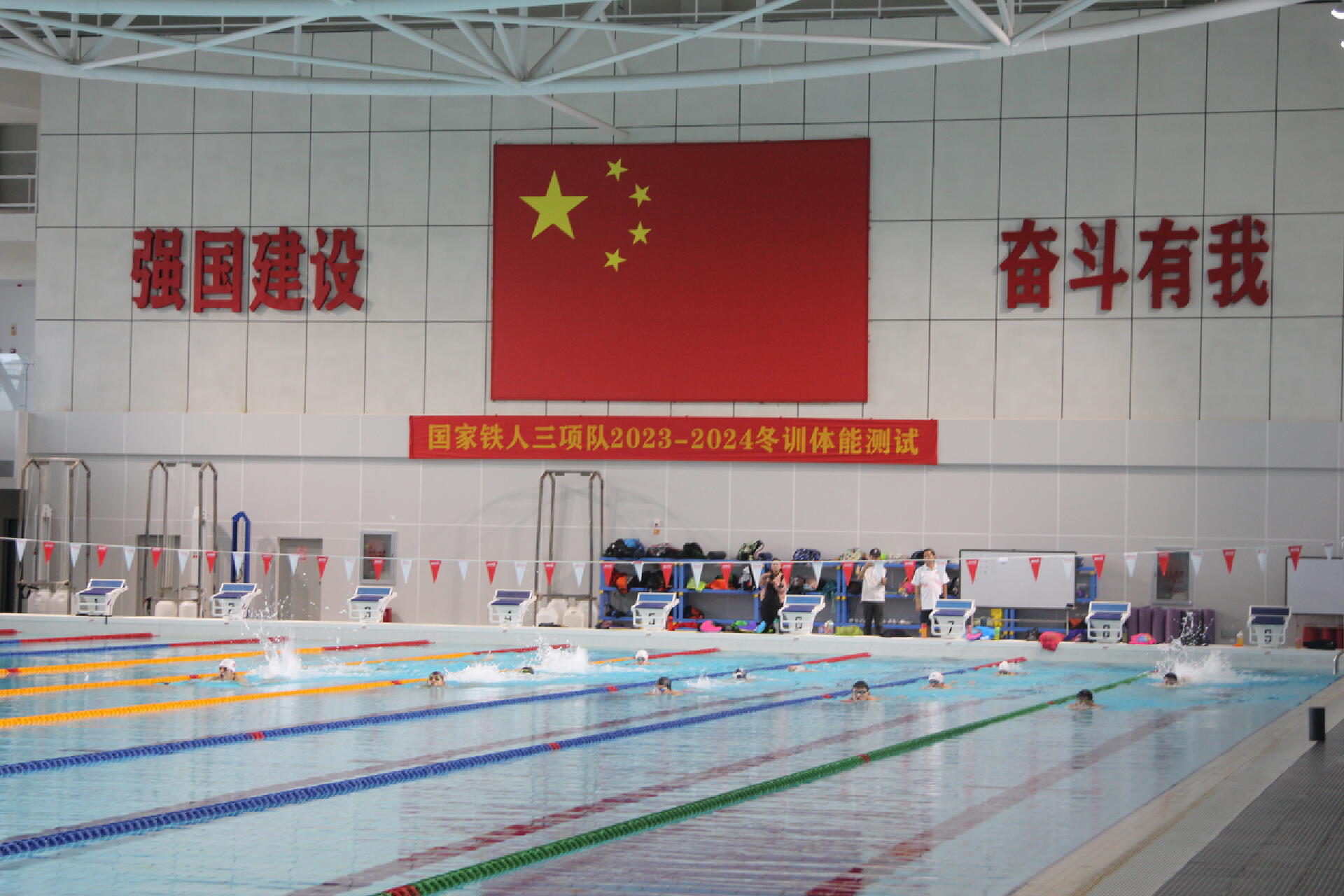游泳冠军平时怎么训练_冠军游泳训练营在哪里有_游泳营冠军训练有奖金吗