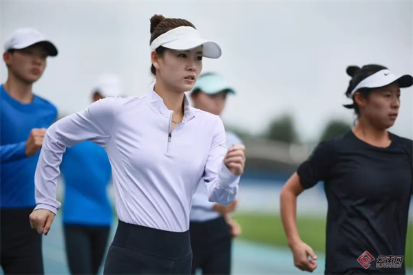 游泳训练营介绍_游泳营冠军训练有什么好处_冠军游泳训练营在哪里有
