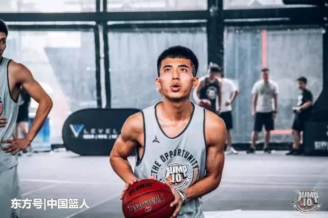 个子高打篮球怎么突破_个子全场篮球技巧打高怎么办_全场打高个子的篮球技巧
