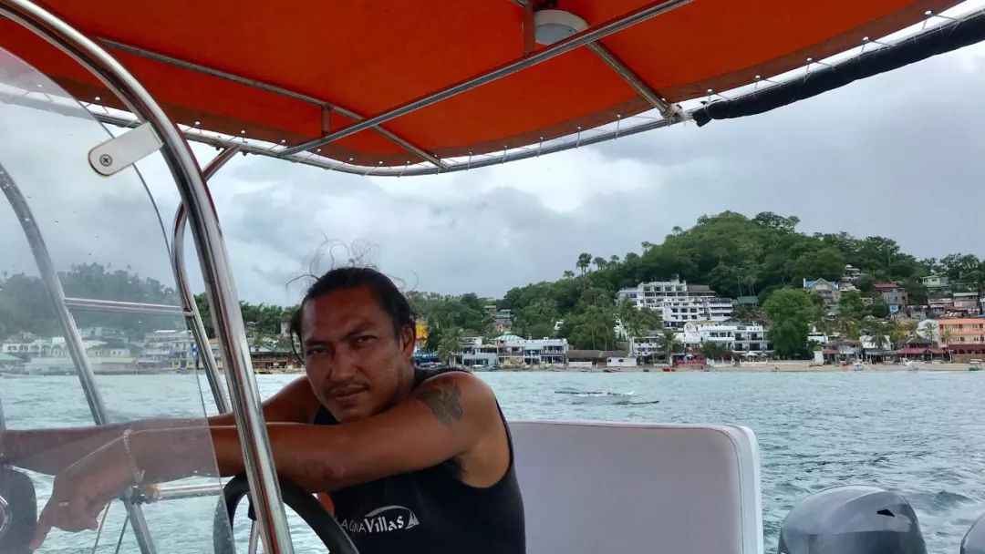 视频游泳讲解下潜技巧中班_游泳如何下潜_游泳中下潜技巧视频讲解